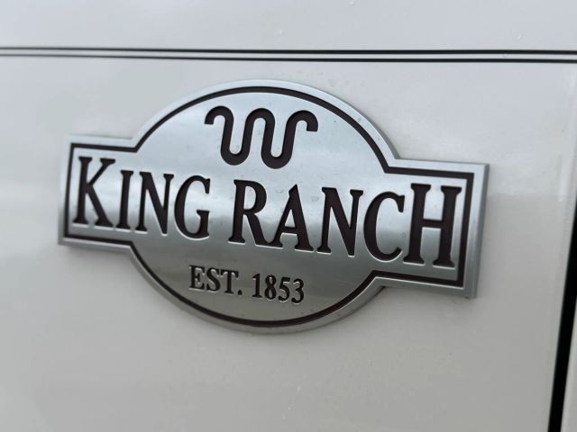 Ford Expedition Vehicle Full-screen Gallery Image 24