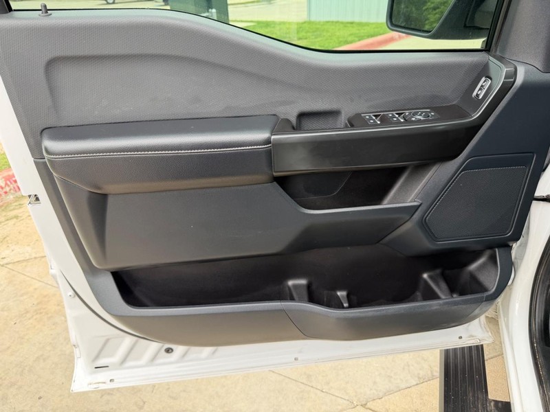 Ford F-150 Vehicle Full-screen Gallery Image 10