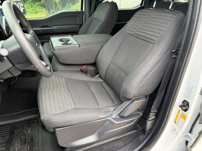 Ford F-150 Vehicle Full-screen Gallery Image 12