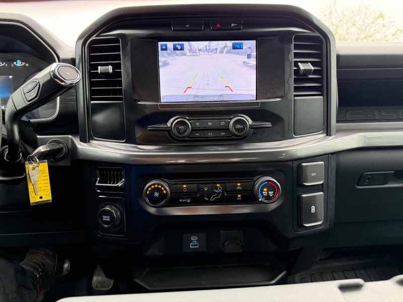 Ford F-150 Vehicle Full-screen Gallery Image 15