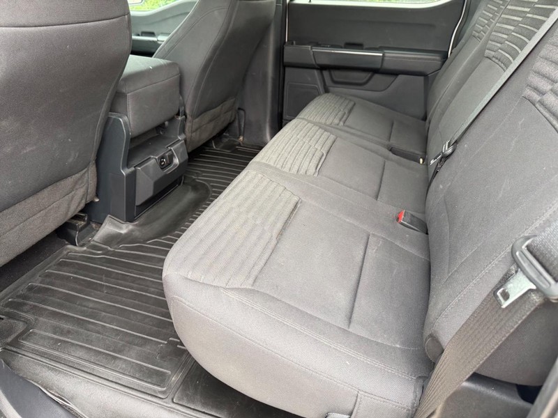 Ford F-150 Vehicle Full-screen Gallery Image 17