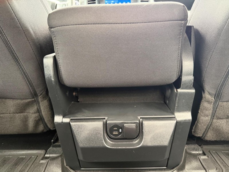 Ford F-150 Vehicle Full-screen Gallery Image 19