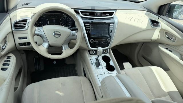Nissan Murano Vehicle Full-screen Gallery Image 04