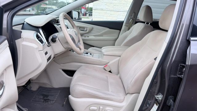 Nissan Murano Vehicle Full-screen Gallery Image 06