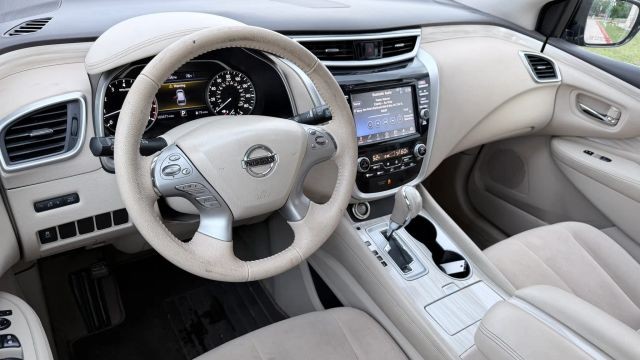 Nissan Murano Vehicle Full-screen Gallery Image 07