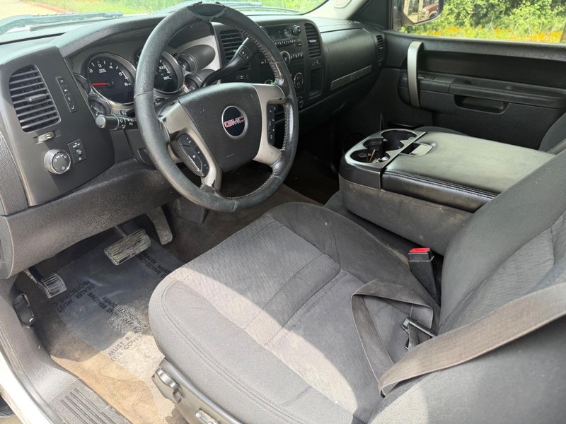 GMC Sierra 1500 Vehicle Full-screen Gallery Image 11