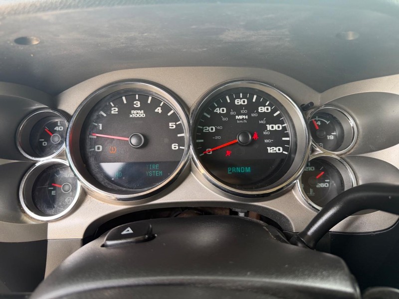GMC Sierra 1500 Vehicle Full-screen Gallery Image 12