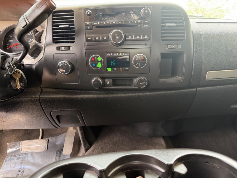 GMC Sierra 1500 Vehicle Full-screen Gallery Image 13