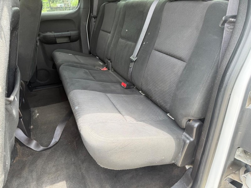 GMC Sierra 1500 Vehicle Full-screen Gallery Image 15