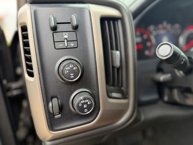 GMC Sierra 1500 Vehicle Full-screen Gallery Image 12