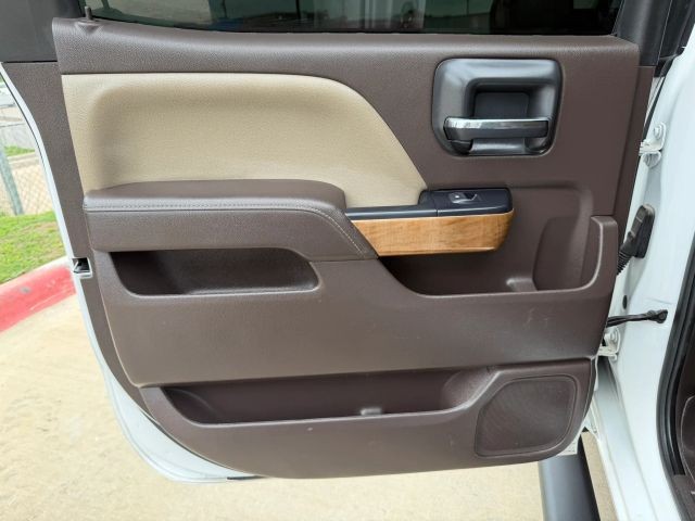 Chevrolet Silverado 1500 Vehicle Full-screen Gallery Image 16