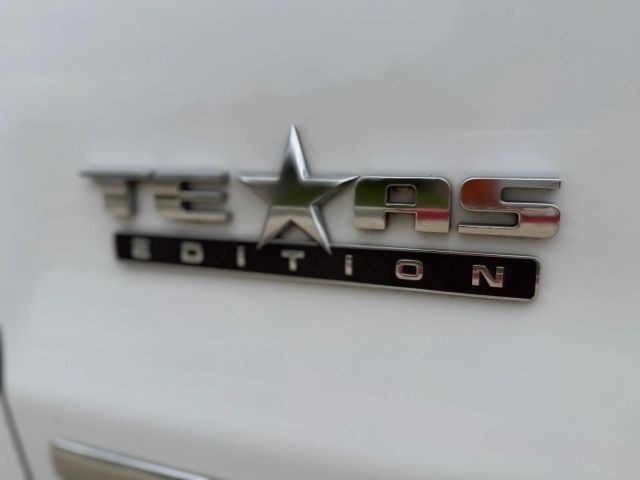 Chevrolet Silverado 1500 Vehicle Full-screen Gallery Image 22