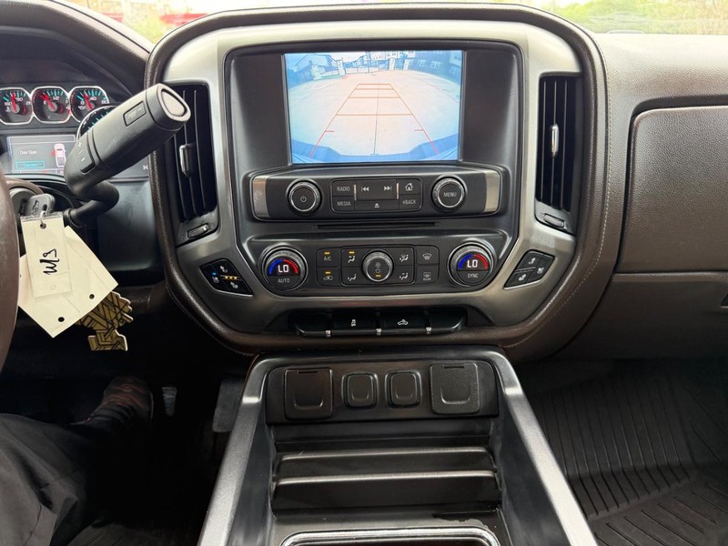 Chevrolet Silverado 1500 Vehicle Full-screen Gallery Image 15