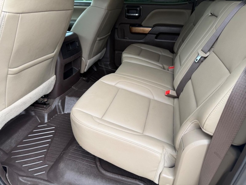 Chevrolet Silverado 1500 Vehicle Full-screen Gallery Image 17