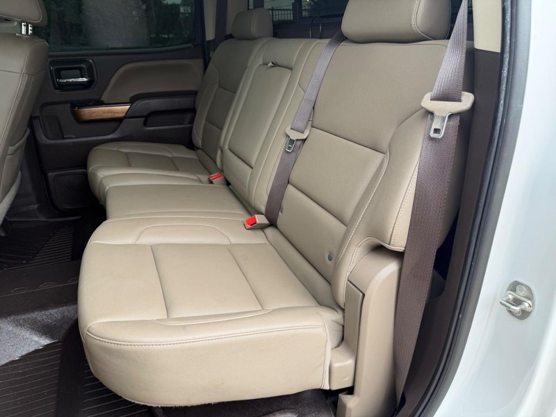 Chevrolet Silverado 1500 Vehicle Full-screen Gallery Image 18