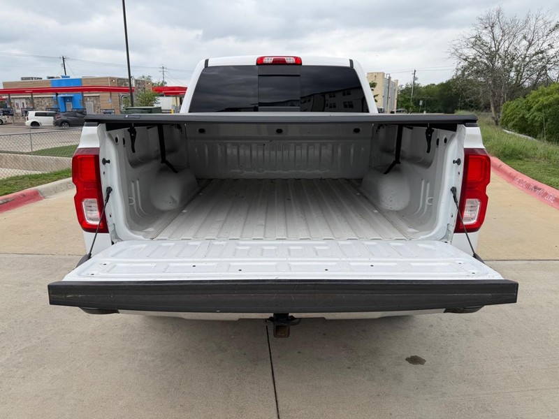 Chevrolet Silverado 1500 Vehicle Full-screen Gallery Image 22