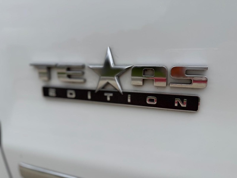 Chevrolet Silverado 1500 Vehicle Full-screen Gallery Image 23