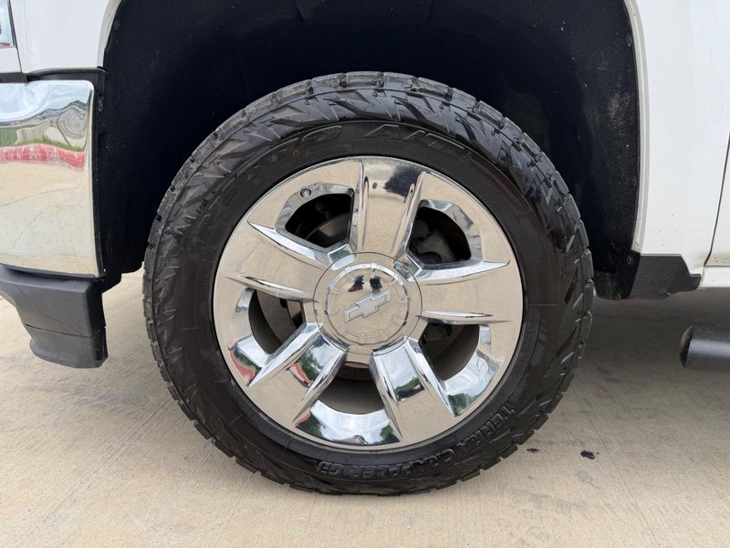 Chevrolet Silverado 1500 Vehicle Full-screen Gallery Image 24