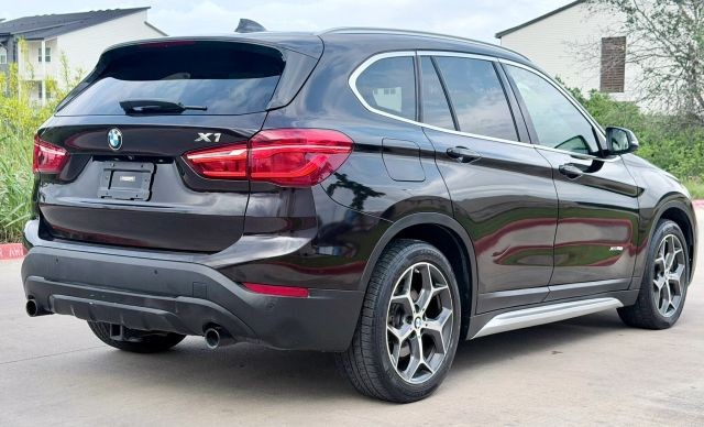 BMW X1 Vehicle Full-screen Gallery Image 02