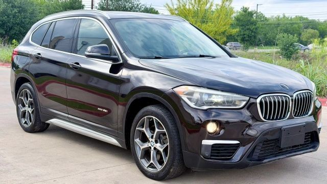 BMW X1 Vehicle Full-screen Gallery Image 04