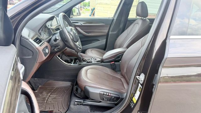 BMW X1 Vehicle Full-screen Gallery Image 05