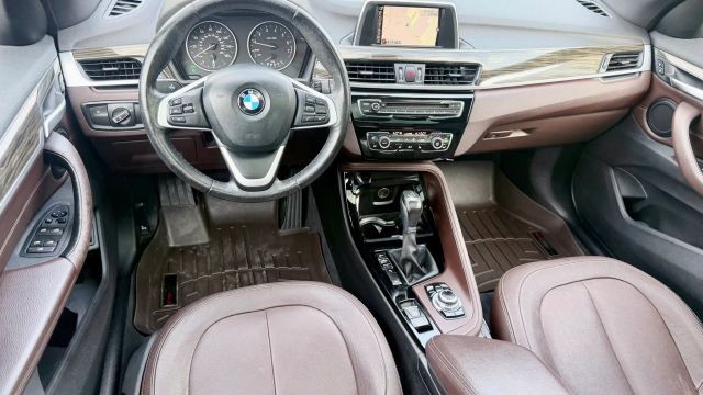 BMW X1 Vehicle Full-screen Gallery Image 06