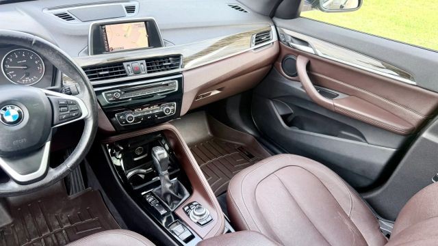 BMW X1 Vehicle Full-screen Gallery Image 08