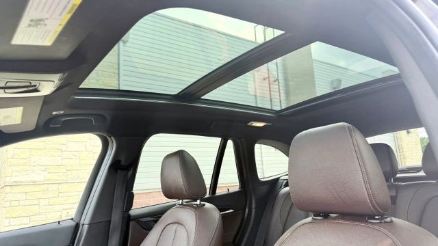 BMW X1 Vehicle Full-screen Gallery Image 09