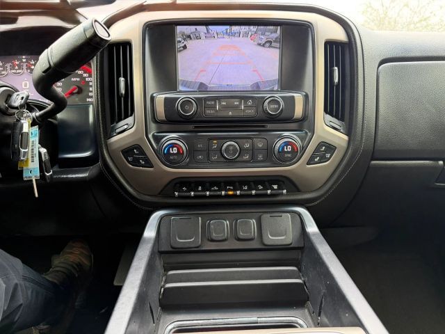 GMC Sierra 2500HD Vehicle Full-screen Gallery Image 16