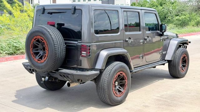 Jeep Wrangler Unlimited Vehicle Full-screen Gallery Image 03