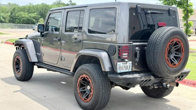 Jeep Wrangler Unlimited Vehicle Full-screen Gallery Image 04
