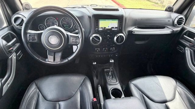 Jeep Wrangler Unlimited Vehicle Full-screen Gallery Image 07