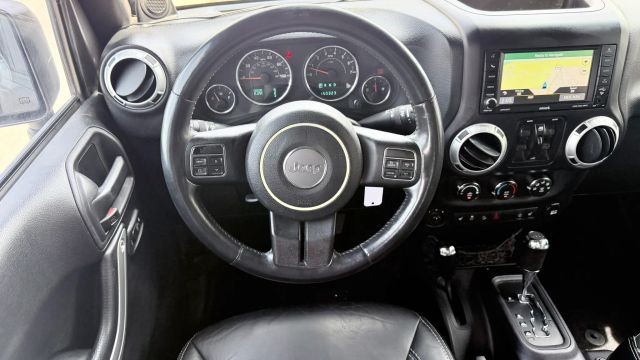 Jeep Wrangler Unlimited Vehicle Full-screen Gallery Image 08