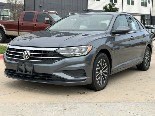 Volkswagen Jetta Vehicle Full-screen Gallery Image 02