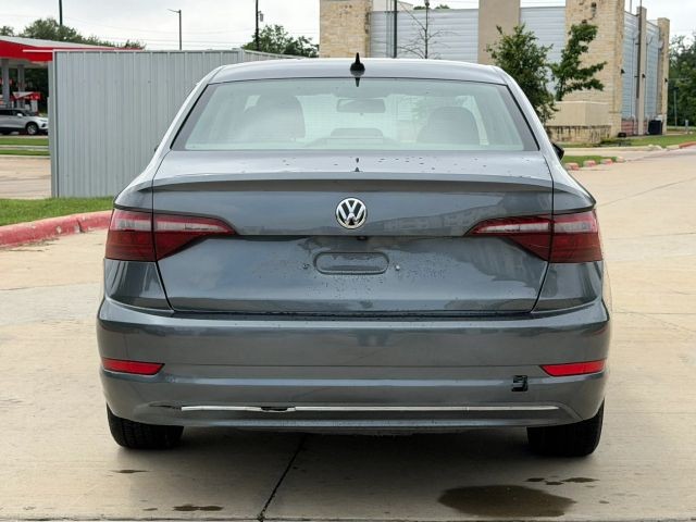 Volkswagen Jetta Vehicle Full-screen Gallery Image 05