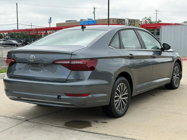 Volkswagen Jetta Vehicle Full-screen Gallery Image 06