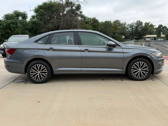 Volkswagen Jetta Vehicle Full-screen Gallery Image 07