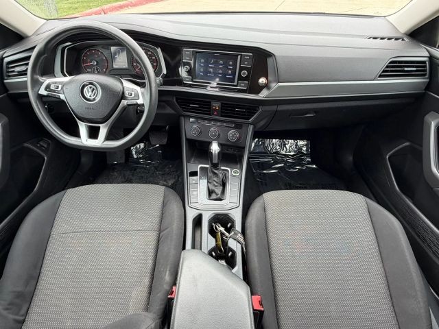 Volkswagen Jetta Vehicle Full-screen Gallery Image 19