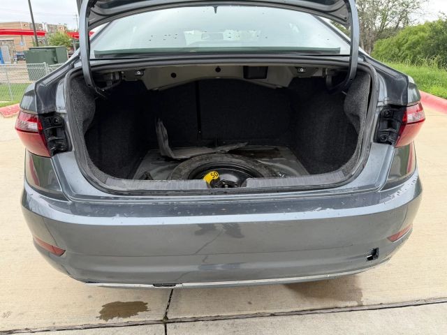 Volkswagen Jetta Vehicle Full-screen Gallery Image 20
