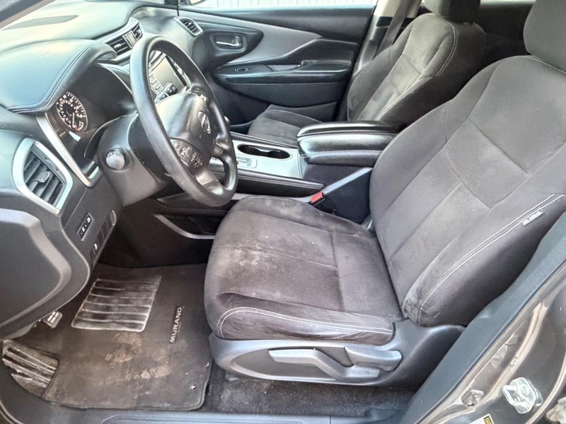 Nissan Murano Vehicle Full-screen Gallery Image 10