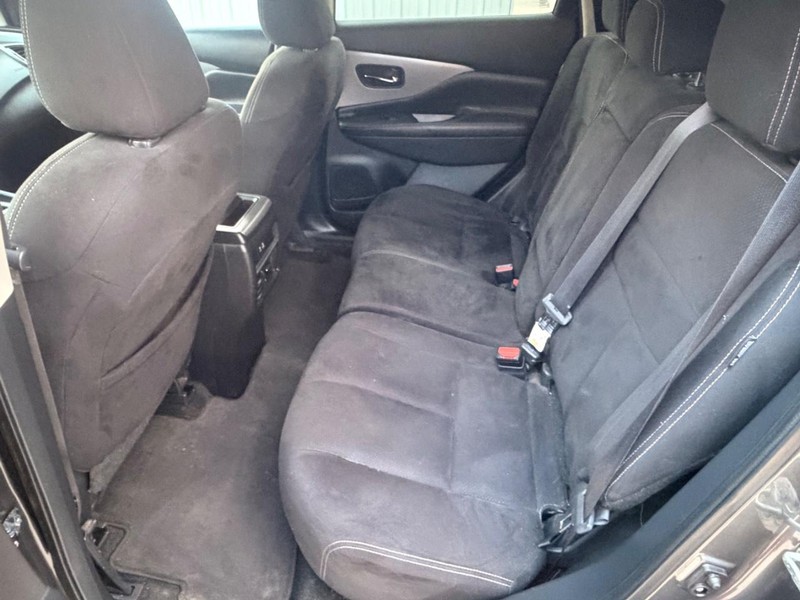 Nissan Murano Vehicle Full-screen Gallery Image 11