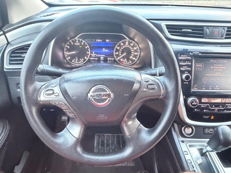 Nissan Murano Vehicle Full-screen Gallery Image 13