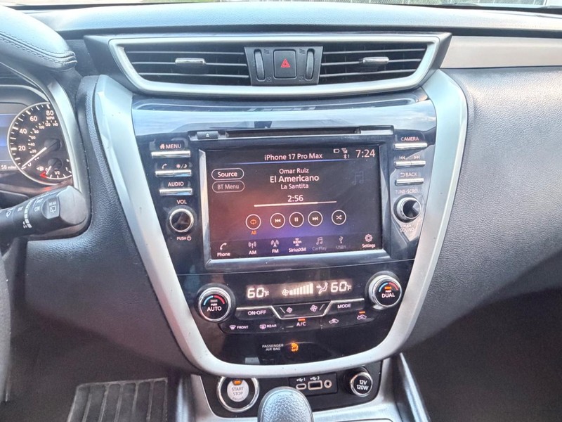 Nissan Murano Vehicle Full-screen Gallery Image 14