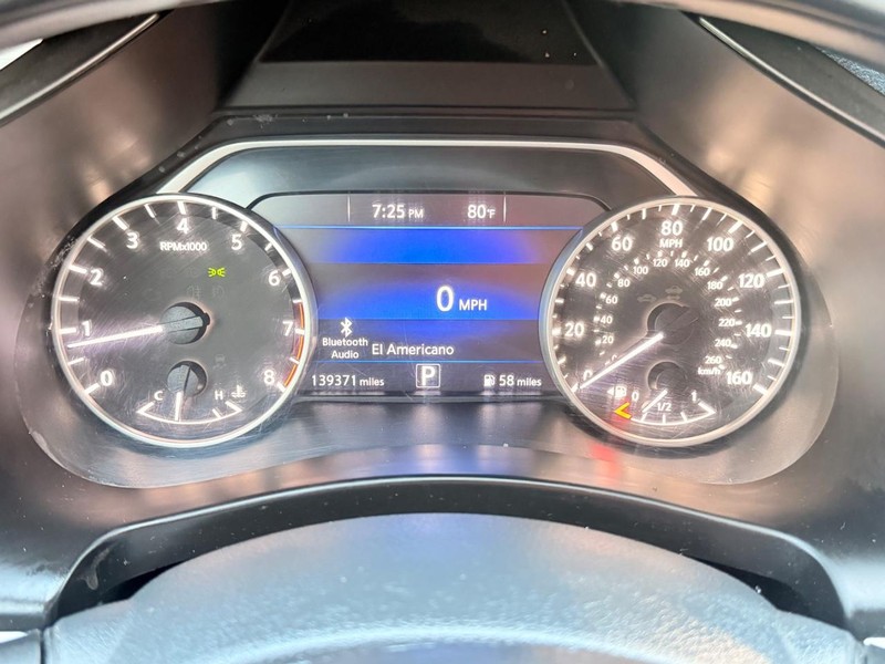 Nissan Murano Vehicle Full-screen Gallery Image 15