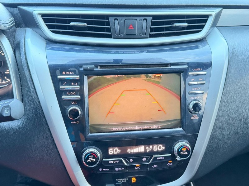 Nissan Murano Vehicle Full-screen Gallery Image 16