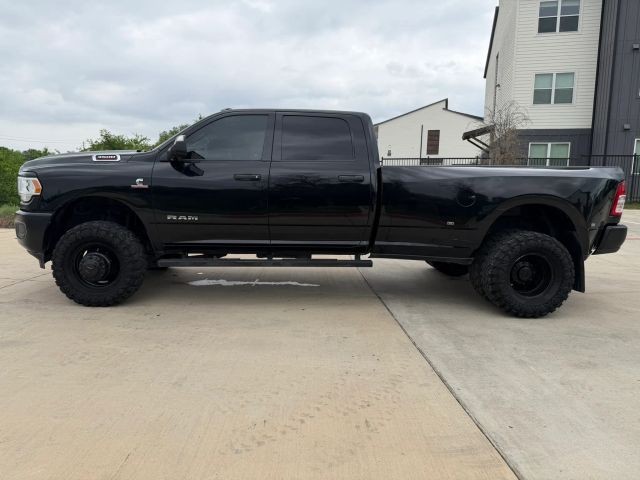 Ram 3500 Vehicle Full-screen Gallery Image 03