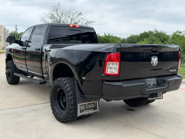 Ram 3500 Vehicle Full-screen Gallery Image 04