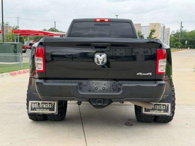 Ram 3500 Vehicle Full-screen Gallery Image 05