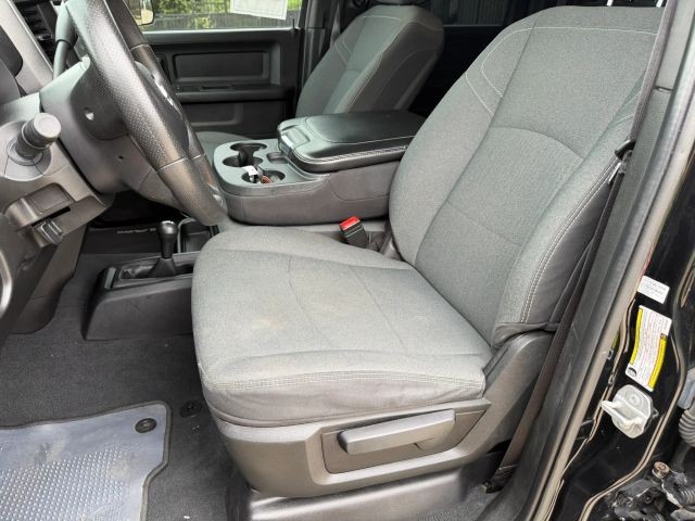 Ram 3500 Vehicle Full-screen Gallery Image 12