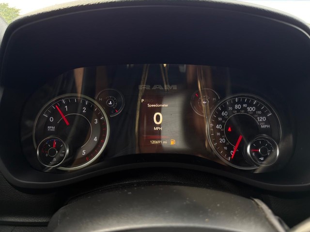 Ram 3500 Vehicle Full-screen Gallery Image 13